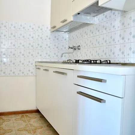 Comfy Flat For Six Guests In Bibione-beahost Бибионе