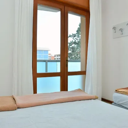 Comfy Flat For Six Guests In Bibione-beahost *